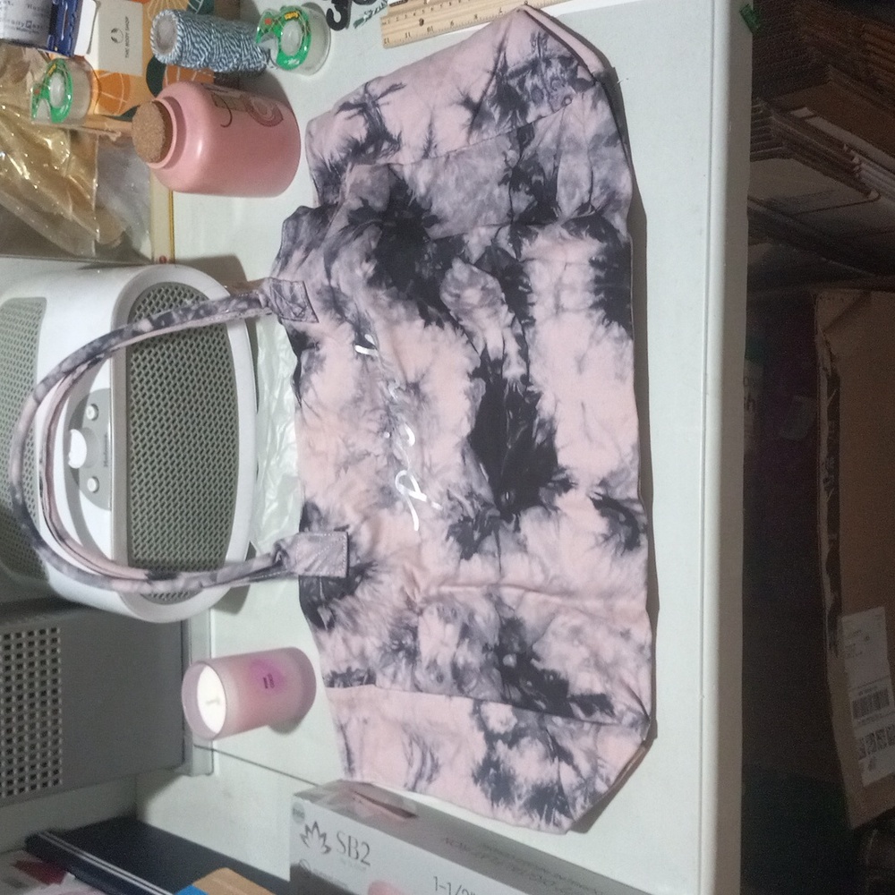 NWT. Victoria's Secret Tote.